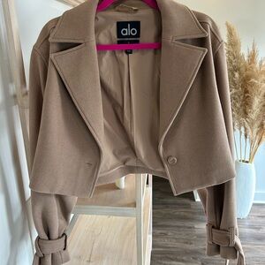 ALO Yoga Women's Cropped Metro Trench Jacket